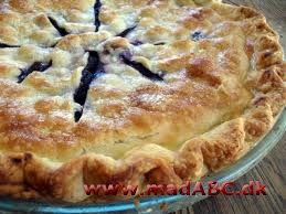 Prøv at lave denne blåbærpie - eller blåbærtærte - som dessert eller som lækkert bagværk til en hyggeligt søndag eftermiddag med familien. Nemt og lækkert. 