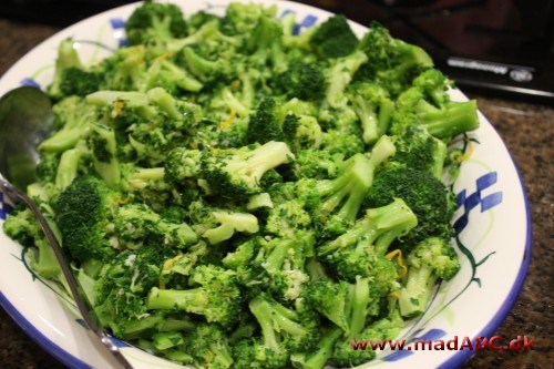 Let og lækkert tilbehør med braiseret broccoli. Super tilbehør til for eksempel kødretter eller kylling. 