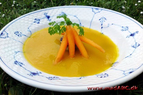 Gulerodssuppe med safran og hvidløg