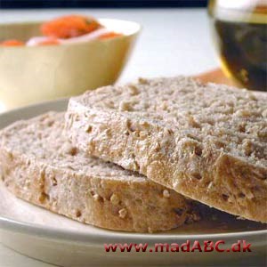 Dette lækre havrebrød med koriander er hurtigt og let at lave. Brug for eksempel brødet til en sandwich med ost og bacon eller i madpakken som supplement til rugbrød.  