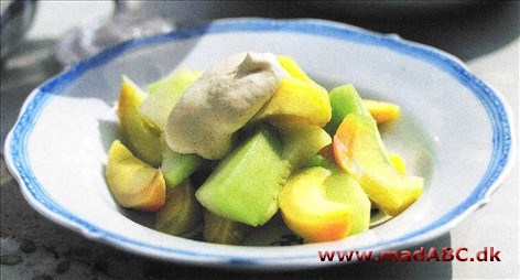 Melon og ferskner med råcreme