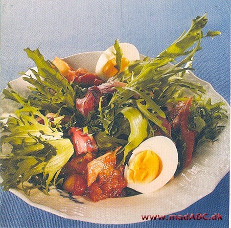 Salat med røget andebryst, rabarberkompot og asparges