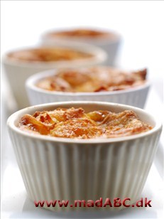 Abrikosbudding Abrikosbudding en dejlig og smagfuld dessert, der vil være en god afslutning på et hvert middagsselskab. bør nydes med et glas sauterne.