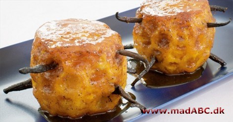 Ananas bagt med vanilje Ananas bagt med vanilje er en dejlig opskift på en lækker dessert. Karamellen giver frugten en dejlig sødme. Perfekt som sommmerdessert.