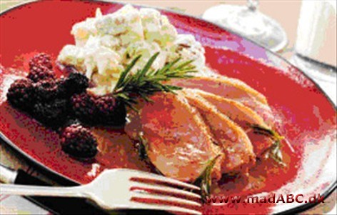 Andebryst med senneps-sauce og grønne peberkorn Andebryst med senneps-sauce og grønne peberkorn