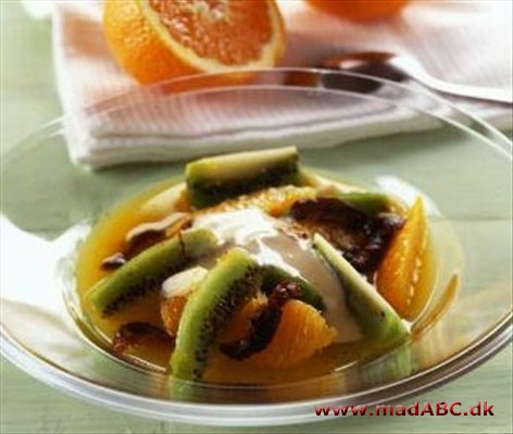 Appelsin-kiwisalat med sabayonnecreme Appelsin-kiwisalat med sabayonnecreme
