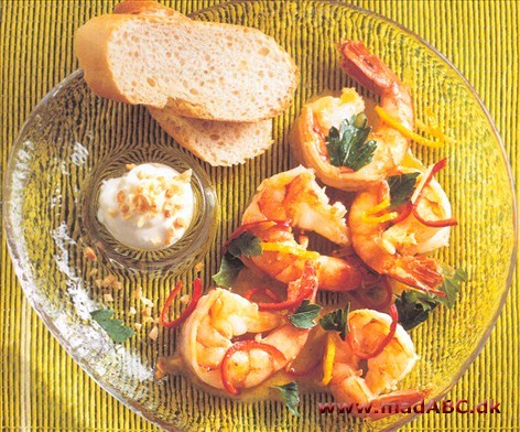 Appelsin og rejer i stærk chili + Soljanka - Forårstilpasset Kontraster er herlige. Du vil blive begejstret for de milde rejer med stærk chili og aromatisk hvidløg med friske appelsiner + en ukrainsk suppe soljanka - berømt langt ud over Østeuropas grænser ...