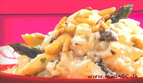 Asparges-risotto Asparges-risotto er i sig selv en fornem forret. Med salat kan den serveres som en let frokostret, og med kogt kød fx kylling, hønse- eller kalkunkød, er den en fantastisk hovedret!