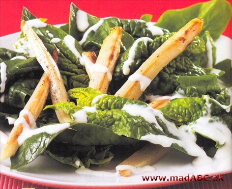 Asparges-spinat-salat Det raffinerede ved denne salat er dressingen: med gedeost og hvid balsamico. Og så er der jo også de stegte asparges!