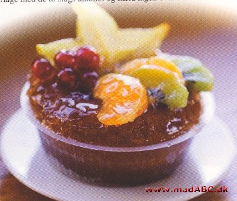 Babakagen kendes også under navnet baba au rhum, og stammer fra Frankrig. Det specielle ved  baba er brugen af rom. Her laves kagen endda med to slags alkohol, den anden en hindbærlikør.
