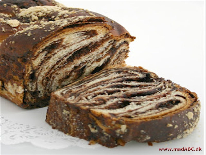 Babka er dessert, der opridenligt stammer fra Polen. Retten er en mellemting mellem kage og sødt brød, og bliver ofte bagt til påske.