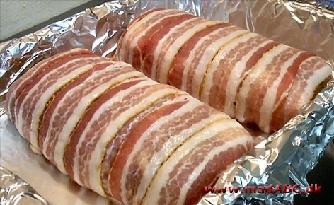 Baconruller med abrikos Spændende baconruller med tørrende abrikoser og hvidløg. Er hurtig at lave og smager dejlig. Serveres gerne med grøntsager.