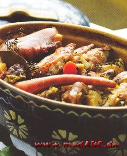 Baekenofe er en alsacisk ragout på fem slags kød, marineret i vin, med kartofler og diverse grønsager, som kan serveres med en salat på mache (feldsalat) med godt brød og et glas Pinot Gris.