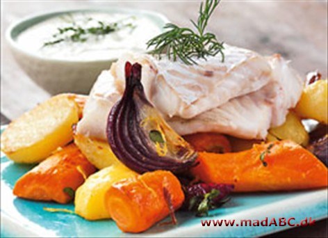 Bagt torsk med Dipsauce Dejlig ret med torsk, kartofler, gulerødder og en dipsauce lavet på cremefraiche og sennep. God hverdagsret med fisk. Husk, at du bør spise fisk to gange om ugen!