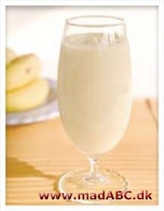Denne bananmilkshake laves med både mælk og fløde, samt rom. Sidstnævnte kan naturligvis udelades. Serveres i et glas, der har været i fryseren. 