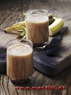 Spændende og forholdsvis sund drik med banan, anis og granatæblejuice. Herudover kan grenadine bruges til at pynte drikken. Granatæblejuice kan købes i helekostbutikker eller større supermarkeder.