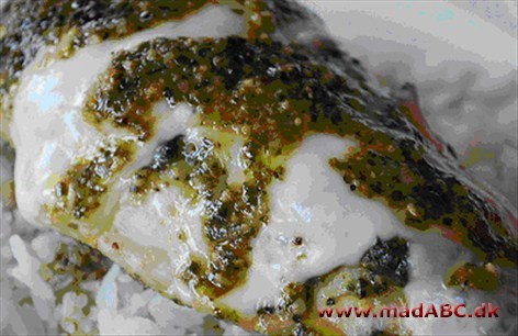 Banket kylling med pesto og pasta Italiensk inspireret ret bestående af banket kylling med mozzarella. Hertil serveres en pesto lavet på blandt andet basilikum samt pasta, gerne med en håndfuld bavyspinatblade.