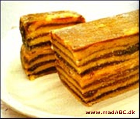 Bebinca kaldes også bibik, og er en traditionel dessert fra Goa i Indien. Traditionelt har kagen 16 lag og bruges til fejringer som fødsler, bryllupper og lignende. 