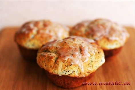 Cupcakes, eller muffins, kan laves på et utal af måder. Her er en opskrift på cupcakes med birkes og citron på toppen. Prøv eventuelt også med lidt tranebær eller lime i opskriften i stedet for citron. 