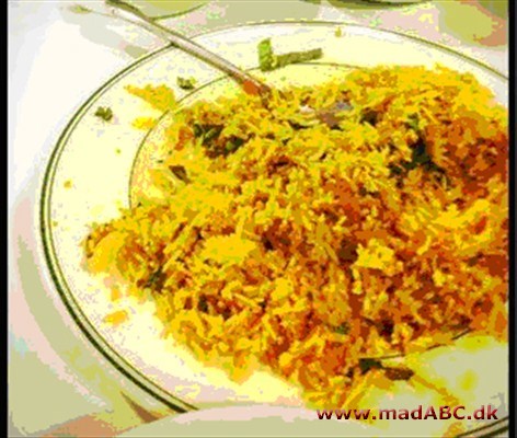 Biryani Biryani er en delikat krydret lammeret med ris og kartofler. Retten er let at lave og smager dejligt blandt andet på grund af de mange lækre krydderier. Velbekomme,