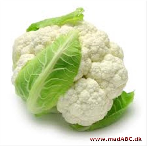 Hvis du vil servere en sund, lækker og nem salat til dine gæster eller som nem hverdagsmad så prøv denne salat med blomkål, champignoner og camembert. Hertil en sennepsdressing. Velbekomme. 