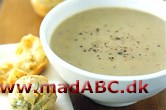 Prøv en lækker omgang blomkålsuppe med varme grov boller som natmad. Suppen er super simpel at lave og smager dejligt. Prøv den en sommeraften- blomkål har sæson fra juni til oktober. 
