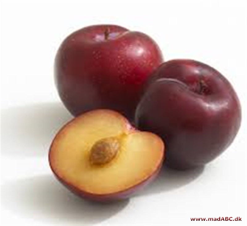 Blommer i marcipan og rom Her er en opskrift på lidt lækker som måske er perfekt i juletiden- den laves i hvert fald med marcipan og rom. Server for eksempel som snack eller til kaffen til gæsterne,