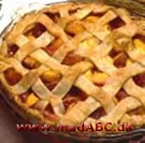 Blommetærte med kanel Så kan det ikke være lettere at lave dessert end denne simple, men lækre blommetærte med kanel. Server den for familie eller venner lun eller kold med cremefraiche eller flødeskum.
