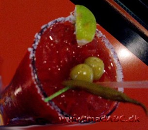 Bloody Mary drinken blev opfundet på Harrys New York Bar i Paris i 1921. Eftersignende skulle drinken være god mod tømmermænd, så du kan forsøge dig med den hele weekenden! 