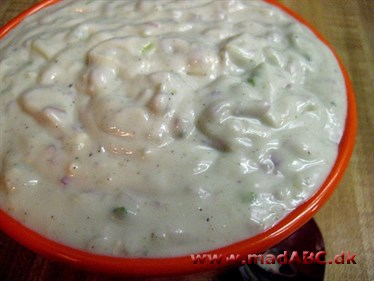 Blue Cheese Dressing Denne dressing med blåskimmelost er let at lave og smager lækkert. Prøv den til salater eller bagte kartofler. Lækkert til let aftensmad.