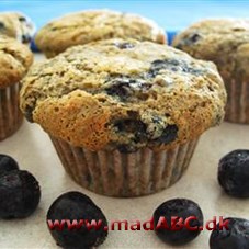 Muffins er som regel lette at lave og smager fantastisk. Og disse blåbær muffins med blandt andet ingefær og valnødder er ingen undtagelse. Prøv den til eftermiddagskaffe, eller på picnic. 