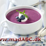 Blåbærsuppe Her er opskriften på en let blåbærsuppe med kun få ingredienser. Prøv den til dessert næste gang du har gæster. Server suppen kold med flødeskum eller vaniljeis