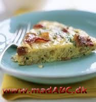 Bondeomelet med bacon En omelet smager lækkert til frokost. Og bacon gør den kun bedre! Omeletten er let at lave og kan spises med rugbrød. Perfekt til både hverdag og weekend.