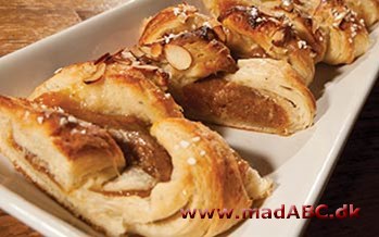 Borgmesterstang En borgmesterstang er en slags wienerbrød eller bagværk med fyld af blandt andet marcipan. Bagværket er let at lave og smager dejligt. Perfekt til en søndag eftermiddag hvor familien skal forkæles.