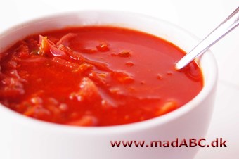 Borsjtj - russisk rødbedesuppe - vegetar Borsjtj er en russisk rødbedesuppe, der ofte serveres med oksekød. Her er retten dog i en vegetarisk og noget utraditionel udgave, da den blandt andet laves med kokosnød og chili. Retten er let at lave-
