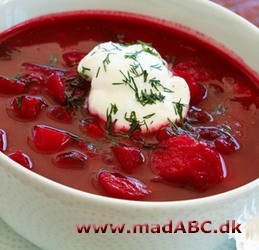 Borsjtj er en specialitet fra Østeuropa. I denne russiske specialitet laves med rødbeder og kyllingekød. Suppen får en rigtig flot rød farve. Suppen kan både serveres som forret og hovedret. 