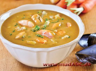 Bouillabaisse med aïoli og hvidløgs-parmesancreme Bouillabaisse er en flot fransk fiskesuppe, der her serveres med aïoli og en hvidløgs-parmesancreme. Retten laves med blandt fisk og skaldyr. Du kan altså efter smag og sæson beslutte indholdet.
