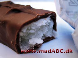 Bounty med pålægschokolade Hvis du vil lave dine egne chokolade Bounty barre så se her. Det er let at lave, og smager rigtig lækkert. Perfekt som en lille snack, eller hvis du bare er i humør til lidt selvforkælelse.