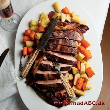 Bov med grønsager Dette er opskriften på en bov med grøntsager. Opskriften er perfekt som let aftensmad for hele familien. Server gerne med groft brød eller ris til. elbekomme.