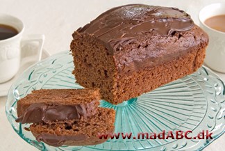 Bradepandekage med appelsin Her er en spændende kage lavet i bradepande. Kagen har en lækker kombination af appelsin og mørk chokolade. Prøv kagen næste gang du har gæster, som dessert eller til eftermiddagshyggen. Let og lækker.