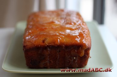Bradepandekage med kanel Her er opskriften på en let og lækker kage med kanel og æbler. Kager smager dejligt og er perfekt til en hyggeligt søndag eftermiddag, på kontoret, eller i kageklubben. Velbekomme.