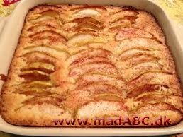 Hvis du vil servere en lækker æblekage med flødeskum så prøv denne lækre variant. Her er kagen nemlig lavet i en bradepande. Prøv kagen som dessert, måske på en lun sommerdag efter grillmaden. 