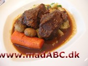 Braiseret oksetværreb Oksetværræb er den miderste del af brystet med ribben. Her braiseres oksestegen. Server gerne med brød og sauce til, så retten kan bruges som lækker aftensmad.