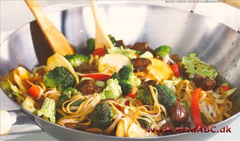 Lækker aftensmad for hele familien med broccoli og nudler,  der er let at lave forholdsvis hurtigt. Retten er nem at lave til mange mennesker. 