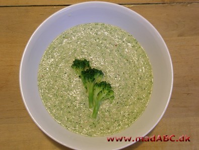 Mole er betegnelse for sauce, der oprindeligt kendt fra Mexico. Bedst kendt er formentlig guacamole. Her laves cremen med broccoli. 