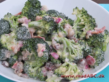 Let frokostret eller tilbehør med broccoli og skinke. Server gerne retten med flutes til. Lækkert tilbehør til aftensmaden. 