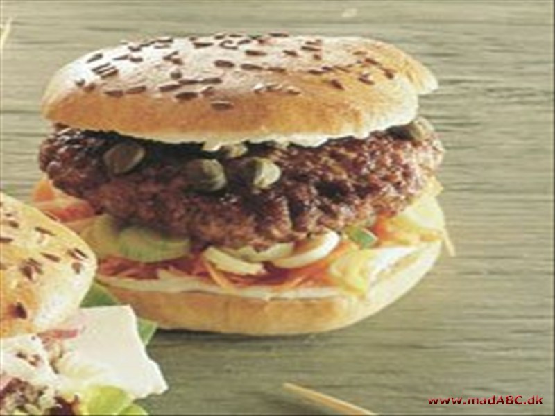 Burgere med flødeost og kartoffelfritter Burgere med flødeost og kartoffelfritter
