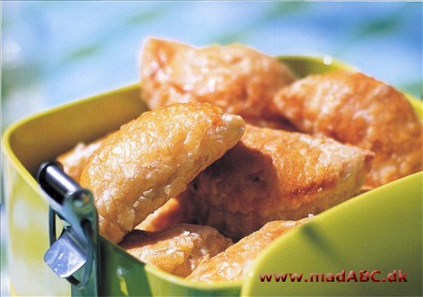 Butterdejshorn med kylling og cheddarost Butterdejshorn med kylling og cheddarost