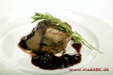 Bøffer med portvins- og rosmarinsauce Bøffer med portvins- og rosmarinsauce