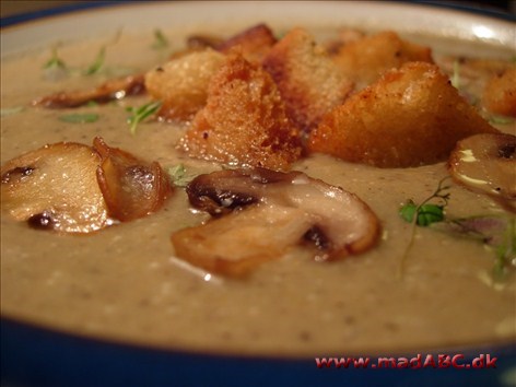 Champignonsuppe med kartofler og brødtern